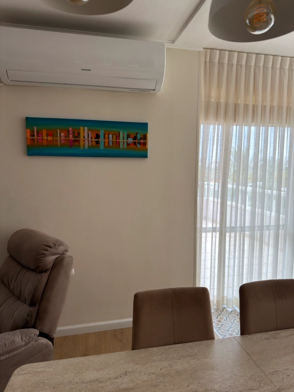ציור של DNJ Studio בבית של לקוחה